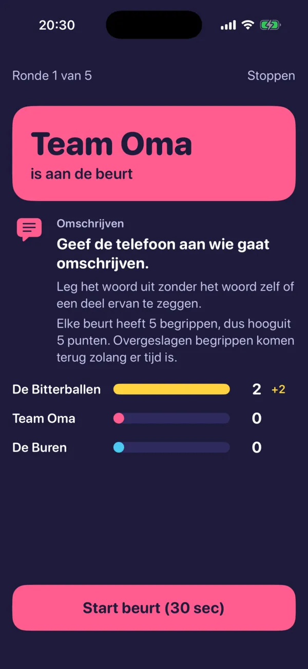 Team Oma is aan de beurt, met de opdracht: geef de telefoon aan wie gaat omschrijven. De Bitterballen staan op 2 punten.